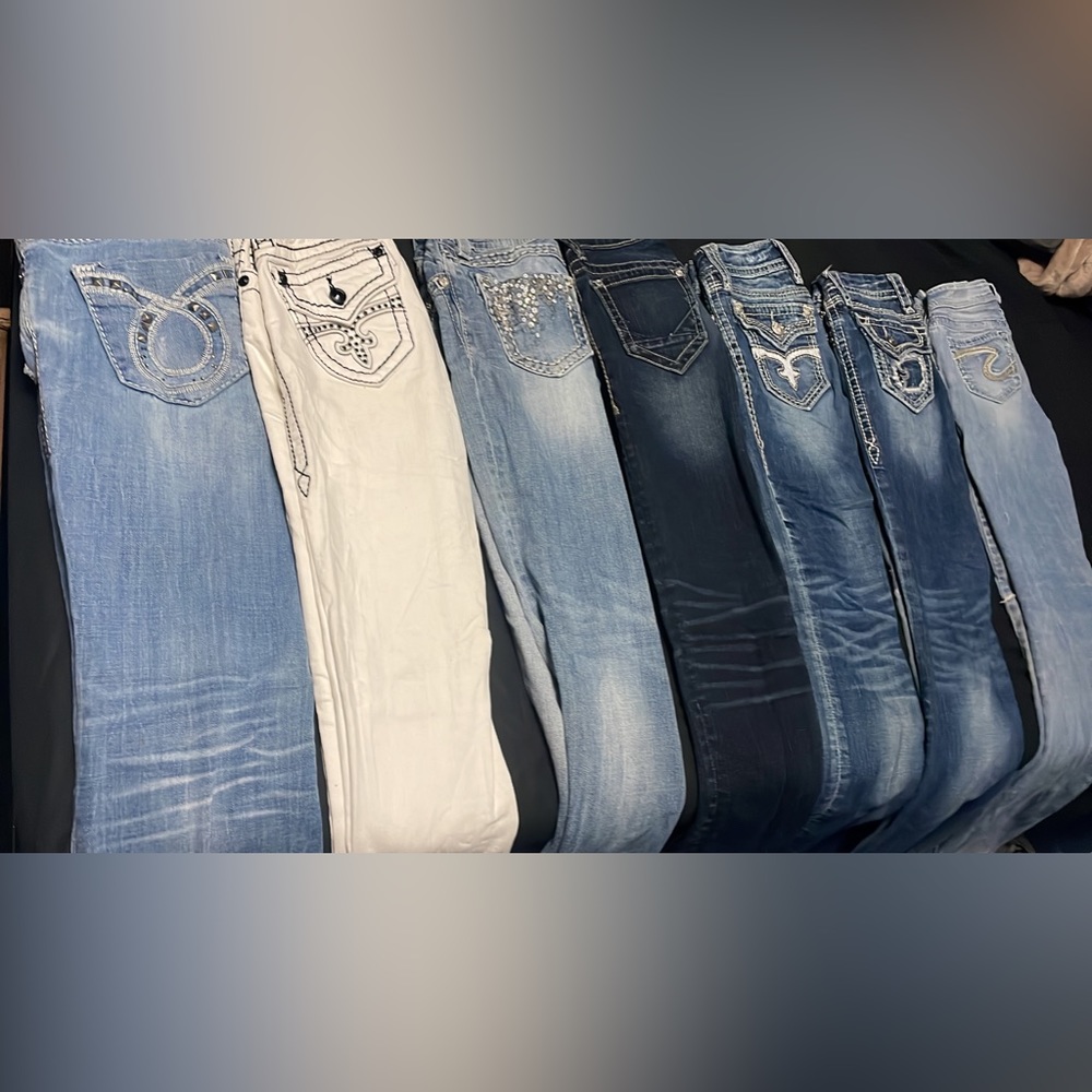 I have tons of clothes!! Message me and we can work out your shopping spree❤️